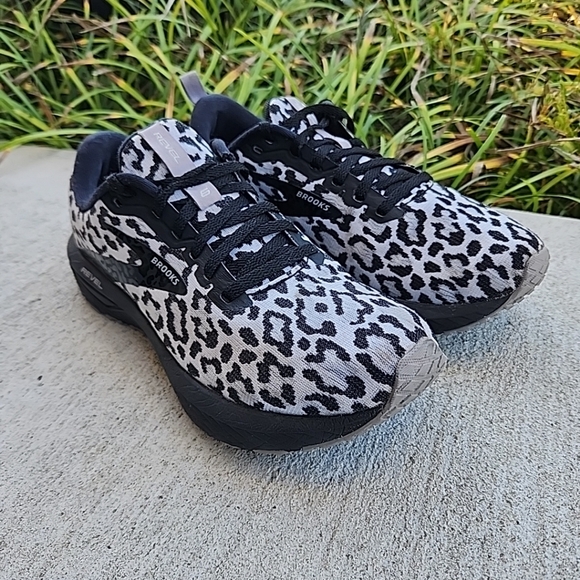 Brooks Wmns Revel 6 'White Black Leopard' SIZE 8 - Picture 2 of 12